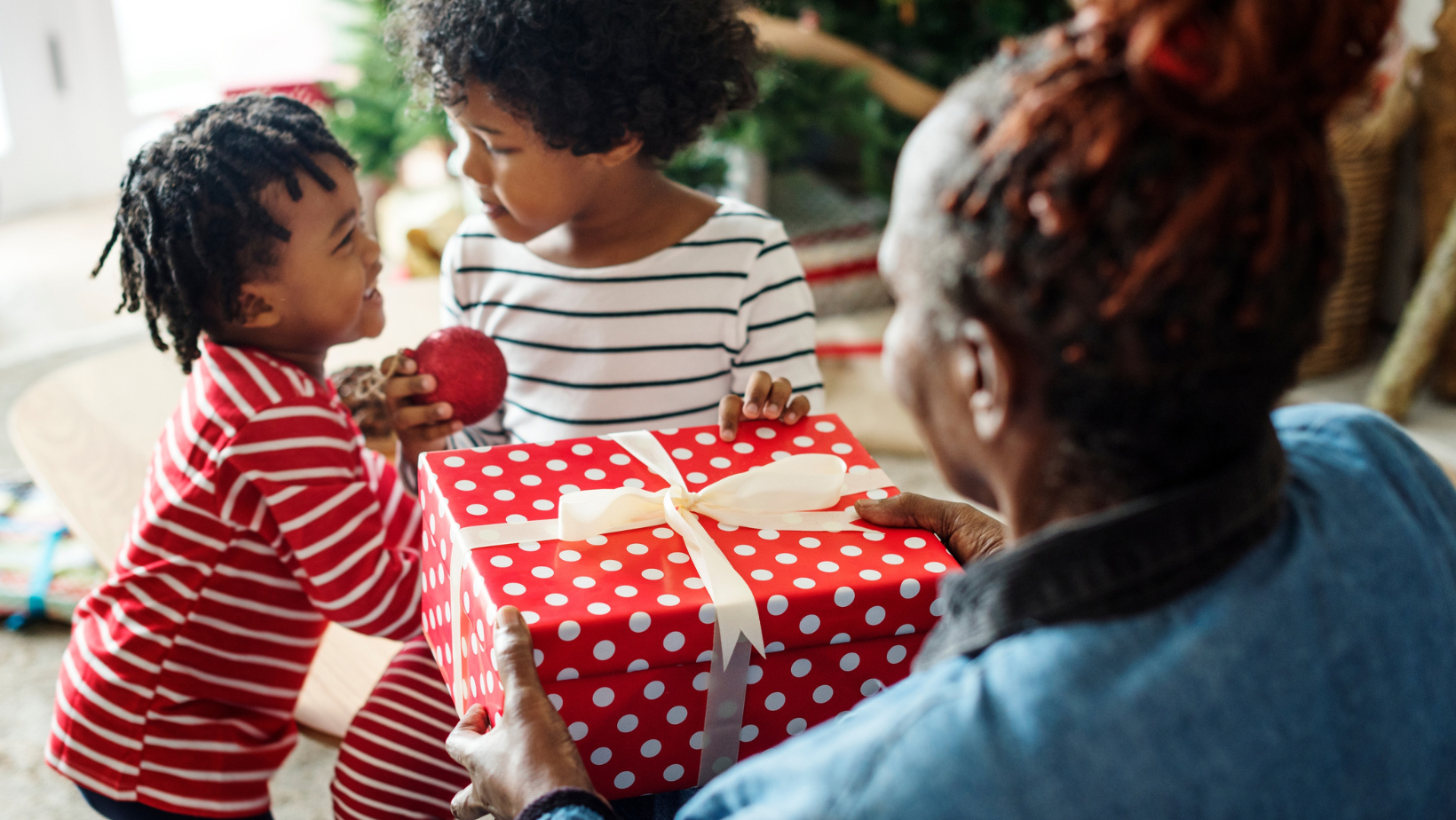 How to Have a Festive Holiday Without Breaking the Bank